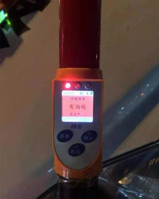 外賣小哥醉駕電動車不聽勸，竟揮拳相向阻礙執法？后果很嚴重！酒精檢測儀揭真相
